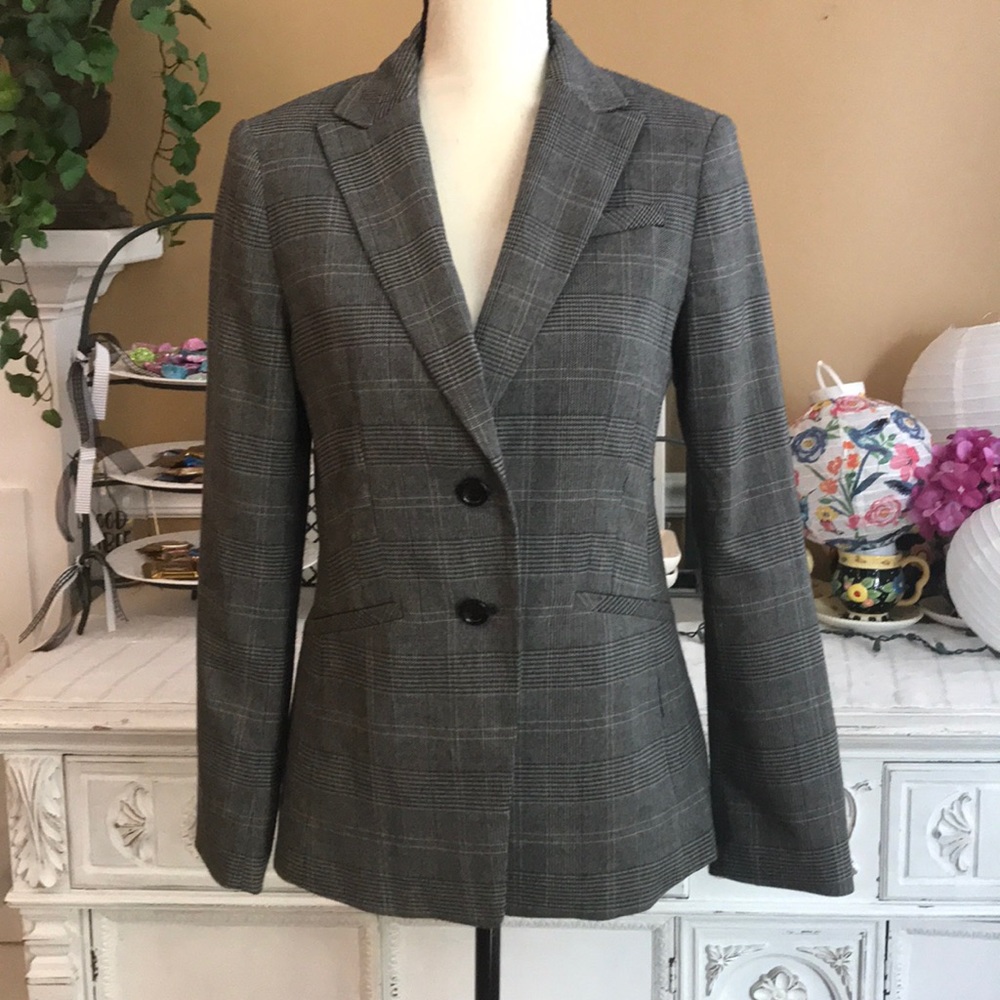 Plaid black and gray blazer